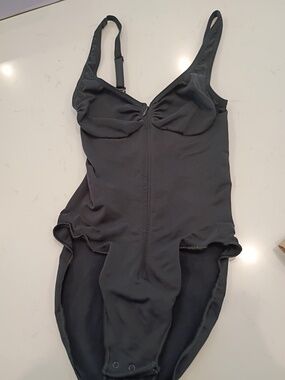 Skim Zip up Body Suit NWOT MEDIUM HARD TO FIND